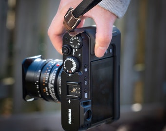 新型エアタグ搭載 Fujifilm X-E4 ハンドグリップ（サムレスト内蔵