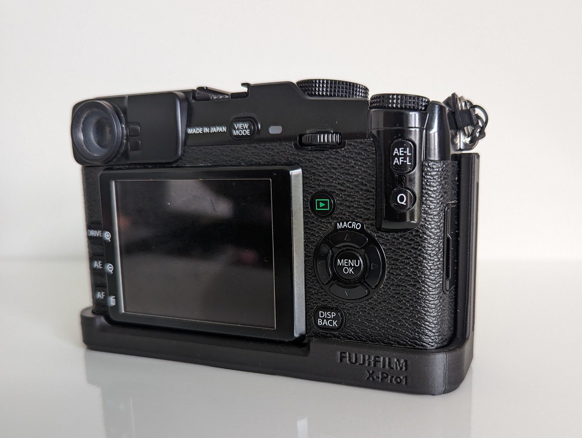 Fujifilm X-pro 1 Hand Grip With Built-in Apple AirTag Slot