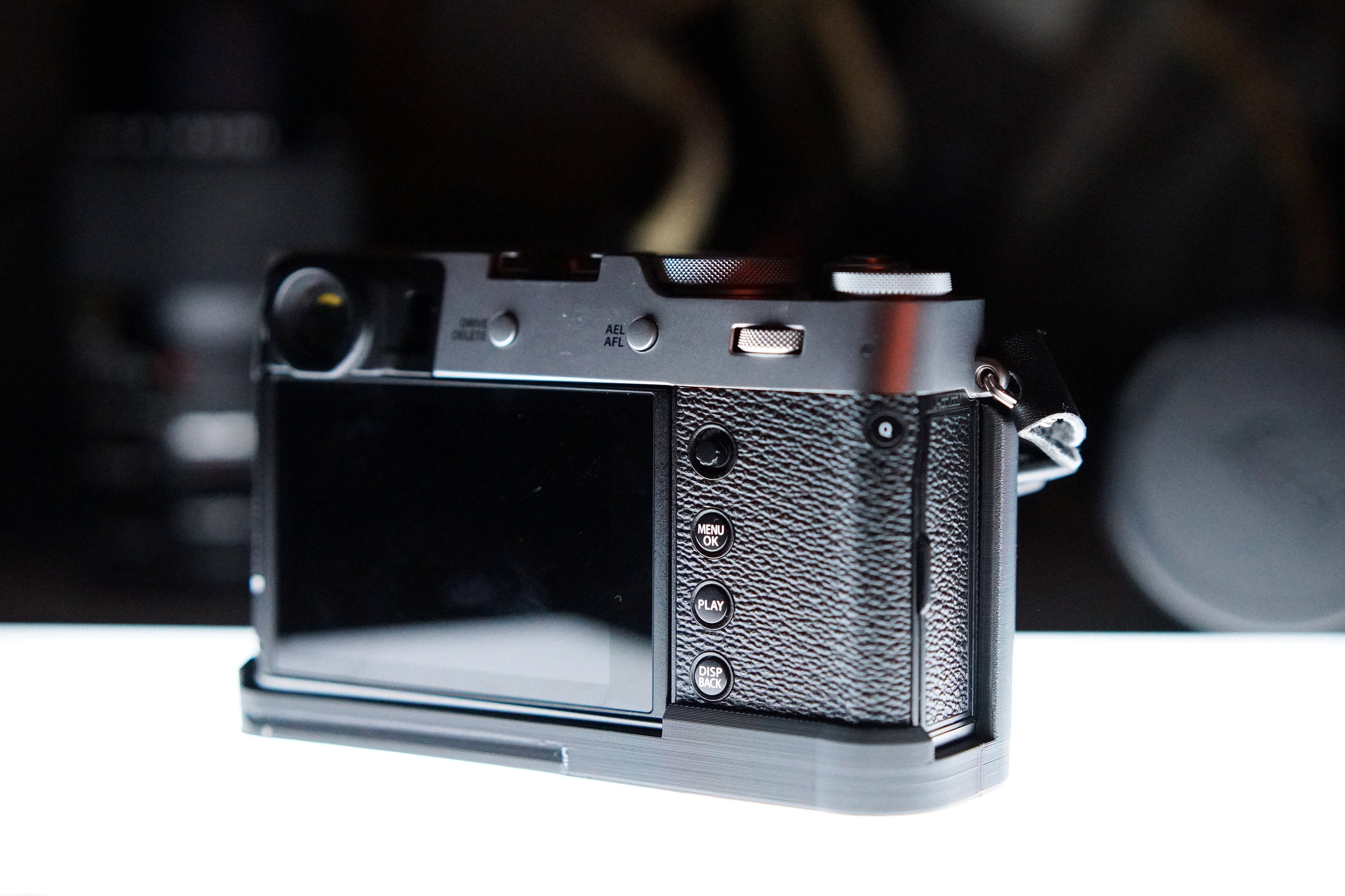 富士フイルム Fuji X100V カメラ用グリップ（三脚マウント付き）｜3D