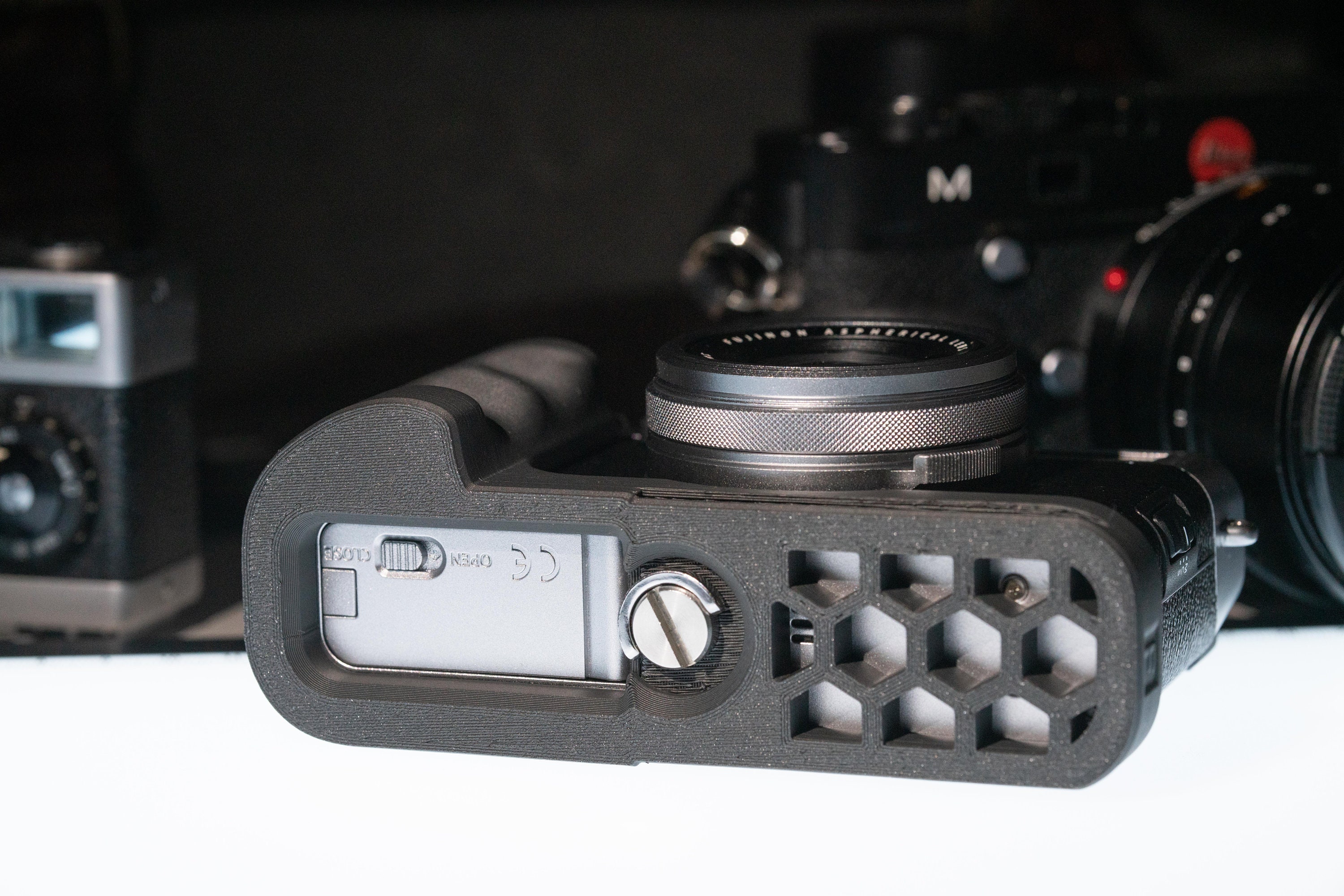 富士フイルム Fuji X100F カメラグリップ（三脚マウント付き）｜3D