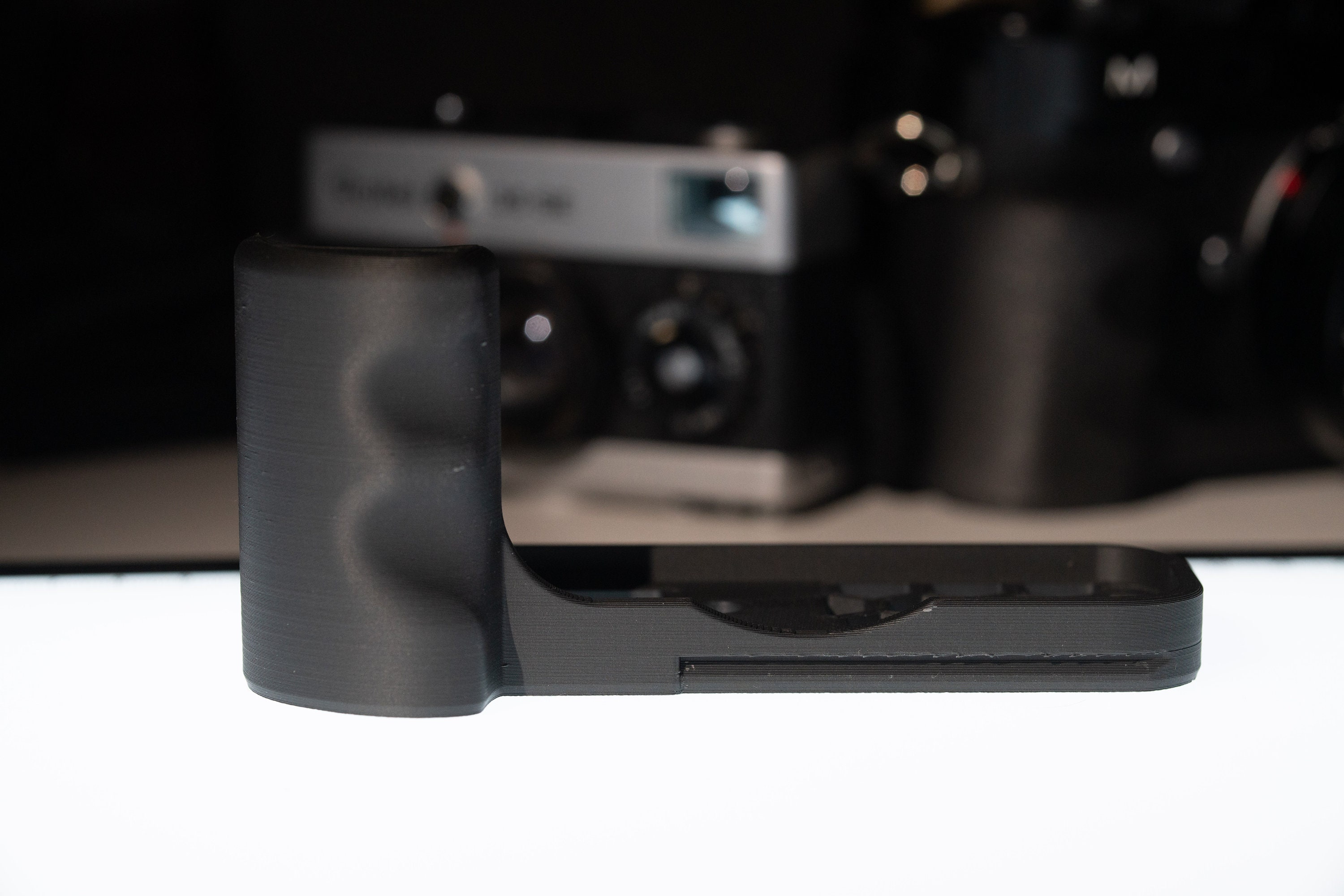 富士フイルム Fuji X100F カメラグリップ（三脚マウント付き）｜3D