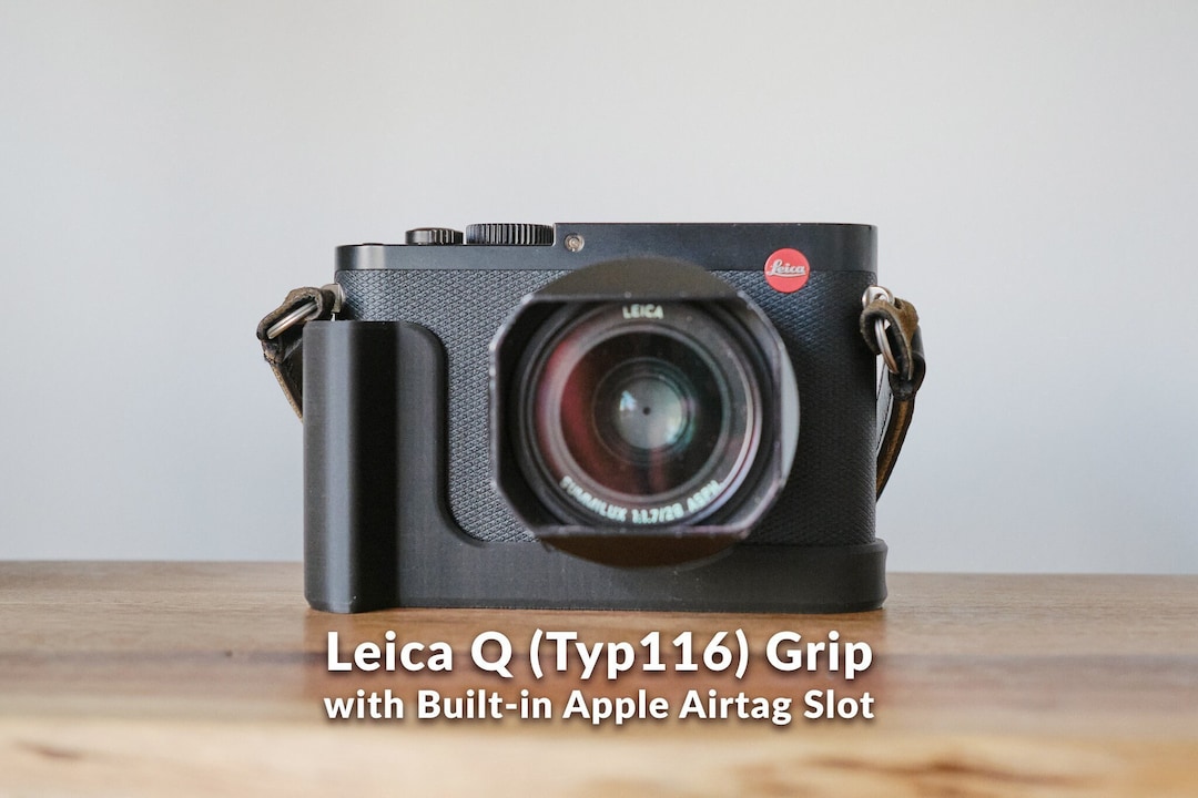 ライカQ用ハンドグリップ（バッテリーウィンドウ付き、Apple Airtag