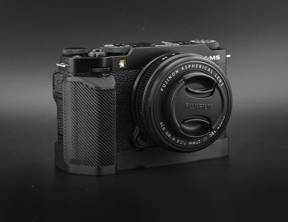富士フイルム X-M5 カメラグリップ（エアタグスロット付き）｜人間工学