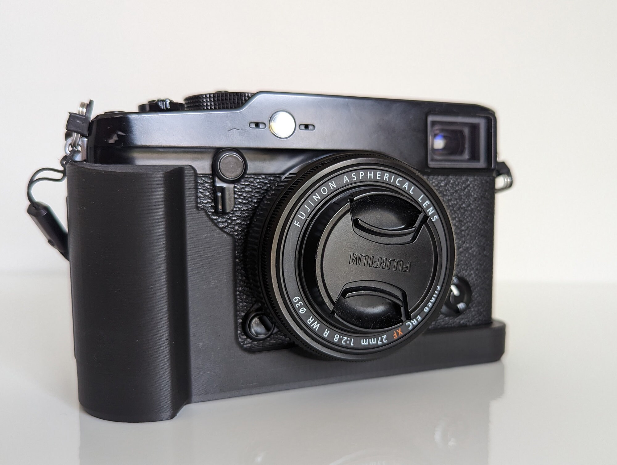 Fujifilm X-pro 1 Hand Grip With Built-in Apple AirTag Slot