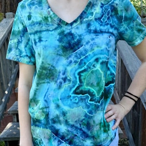 Mermaid geode Vneck T-shirt medium