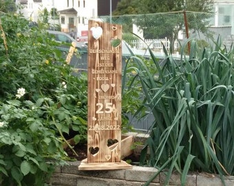 Here's a wedding stele with hearts cut out.Golden wedding,silver wedding,diamond wedding,wedding