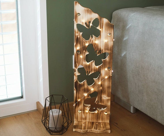 Holzbrett mit Schmetterlinge , Holzdeko, Muttertag Geschenk,Brett mit Motiven,Deko , Stele,Eingangsschild, Willkommens Brett mit 60 LED