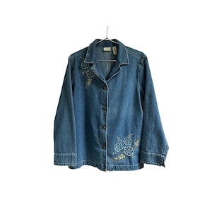 80&#39;s Denim Jacket L blue embroidered floral accents 100% cotton excellent condition! eco-friendly Vintage Clothing Shop