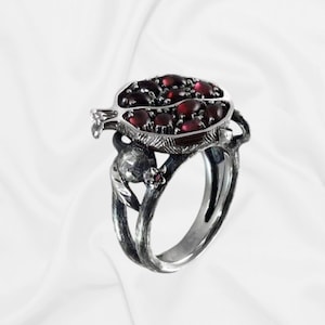 Handcrafted Vintage Pomegranate Motif Ring in Sterling Silver - Retro Glamour