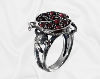 Handcrafted Vintage Pomegranate Motif Ring in Sterling Silver - Retro Glamour