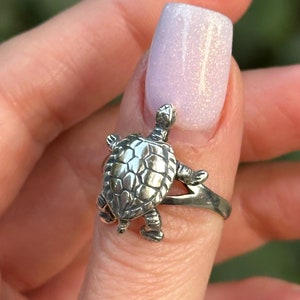 Turtle ring with moving parts online
