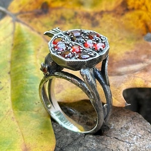 Handcrafted Vintage Pomegranate Motif Ring in Sterling Silver - Retro Glamour