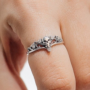 Goth Skull Ring - Gothic Engagement Ring - Unique Skull Wedding Ring - Dark Romantic Gothic Jewelry