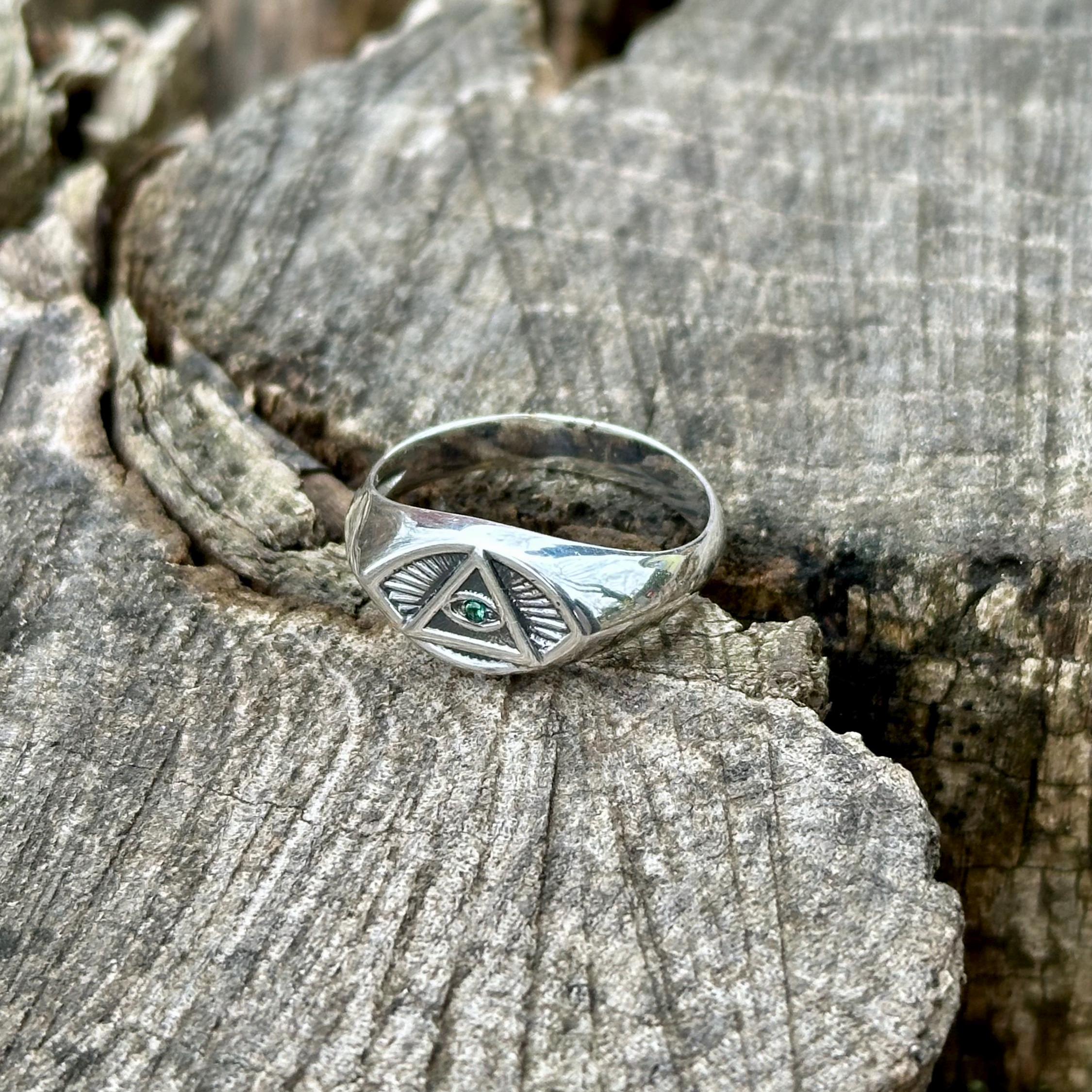 思ったよりまともなやつらだったかもしれない『イルミナティ 世界を操る闇の秘密結社』｜シネマロ, image size:2250x2250