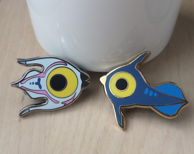 Peeper Enamel Pin