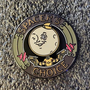 Spacer's Choice Emaljnål De yttre världarna