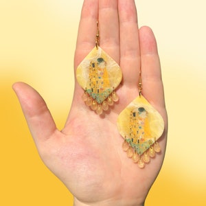 Gustav Klimt Ohrringe Kuss Malerei Ohrringe romantischer Schmuck Unikat Geschenk für Kunstlehrer gelbe Polymer Clay Ohrringe