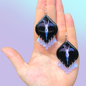 Pendientes de la Mujer Murciélago // Albert Joseph Penot La Femme Chauve-Souris // Pendientes góticos y espeluznantes para Halloween // Academia oscura // Regalo para artista