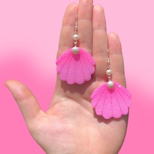 Beach Barb Seashell Earrings // Pink Seashell earrings // Malibu Doll Earrings // 90s Earrings // Bimbo Fashion