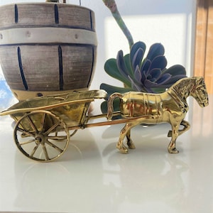 Vintage Messingpferd und Wagen, Geschenk, Pferd, das eine Kutsche, Skulptur, Vintage festes Messing, Pferd mit Wagen zieht