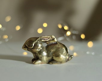 Figura de conejo, Adorno de liebre de oro Estatua de conejito de latón vintage, minimalista, Navidad, Animal de bosque de latón, orejas largas, Decoración de guardería