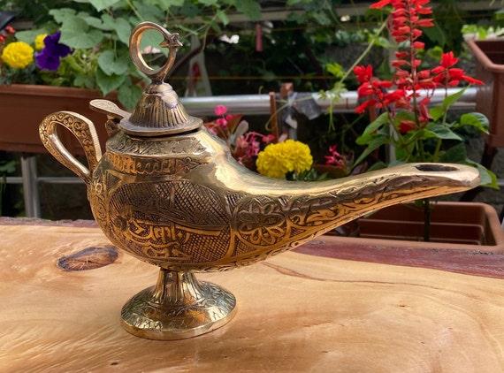 Stunning brass aladdin lamp for Decor and Souvenirs 