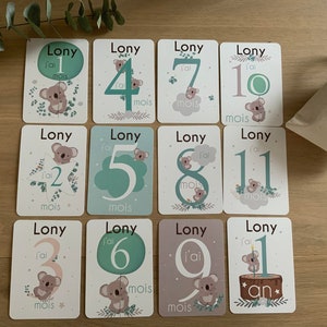 Carte étape / Carte mois bébé Koala avec sa pochette 100% Coton  PERSONNALISEES