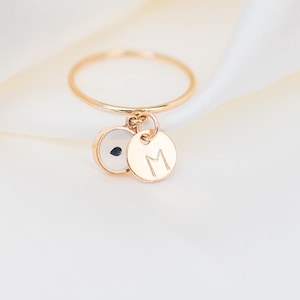 Anillo de semillas con dije de letra inicial "No me olvides". Regalo personalizado de recuerdo de aborto espontáneo para ella. Recuerdo de pérdida de bebé. Pérdida de un ser querido