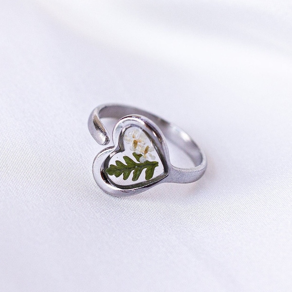 Fern ring. Adjustable fern fairy ring. Plant mom fern ring. Nature jewelry, pressed fern leaf jewelry. Fairycore jewelry