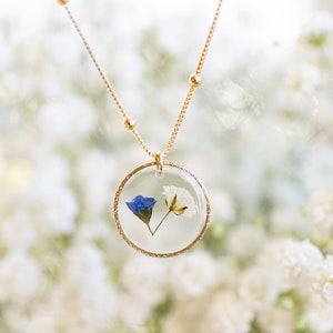 Forget me not & Baby&#39;s breath flower necklace. Miscarriage memorial keepsake. Minimalistic child loss remembrance flower necklace for mom.