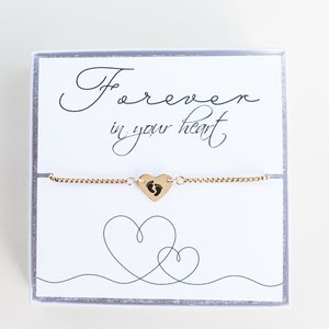 Adjustable Miscarriage Bracelet. Personalized Dainty heart bracelet with baby feet. Memorial gift, baby loss, infant loss remembrance