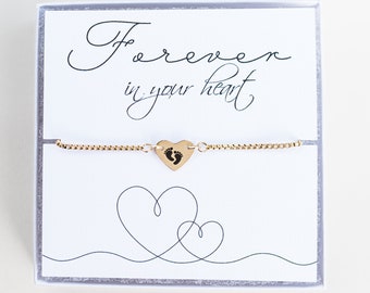 Bracciale aborto spontaneo regolabile. Bracciale personalizzato Dainty con cuore e piedini da bambino. Regalo commemorativo, perdita del bambino, ricordo della perdita del bambino