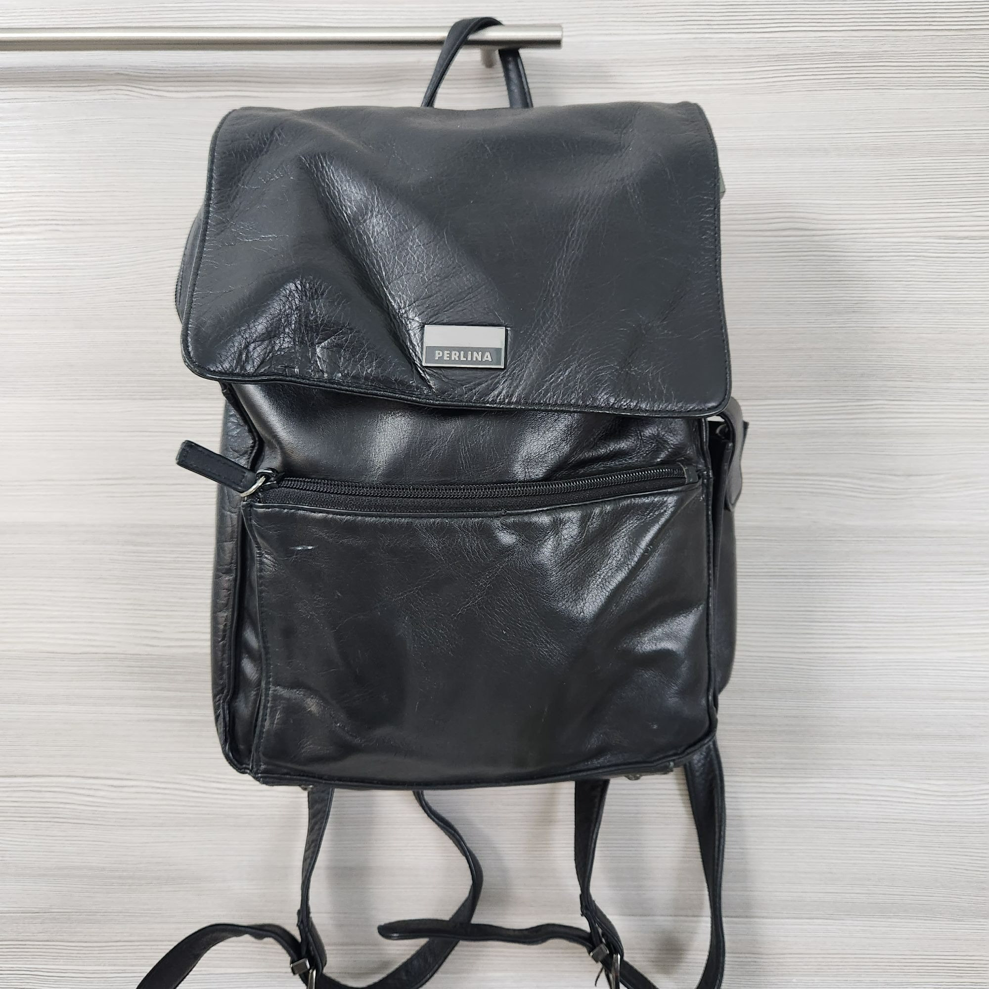 Perlina black discount leather backpack