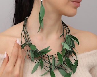 Conjunto de joyas de pendientes de collar de cuero verde hecho a mano, conjunto de joyas de pendientes de collar ajustable estilo boho, regalo para ella, regalo para mamá