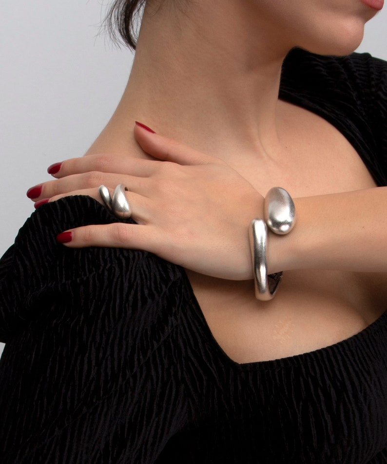 Handgjord silverfärgad bohemisk ring: Bohemiska smycken bild 3