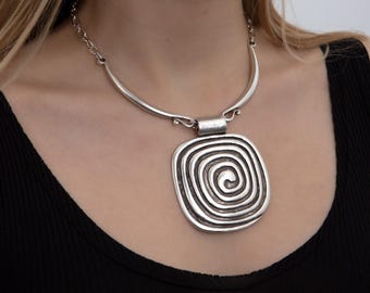 handmade,silver-plated adjustable necklace with infinity motif