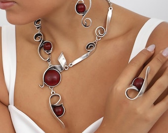 Verzilverde ketting ring oorbellen Victoriaanse sieradenset versierd met kastanjebruine edelstenen