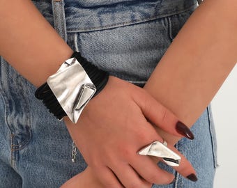 hamrad silverpläterad justerbar armbands- och ring-smyckesset