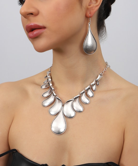 Decadence Necklace Valentine's Day Pearl Chunky Barbell