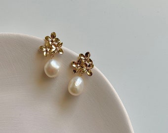 Flower and Pearl Drop Earrings,Gold Pearl Earrings,Real Freshwater Pearl Earrings,Baroque Pearl Earrings,Bridesmaid Gift