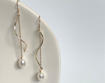 Pearl Drop Earring,Earrings Dangle,Pearl Earring Gold,Wedding Pearl Earrings,White Pearl Gold Chain Earrings,Bridesmaid Gift