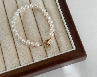 White Pearl Bracelet,Dainty Pearl Bracelet,Beaded Bracelets for Women,Minimalist bracelet,Gift for her