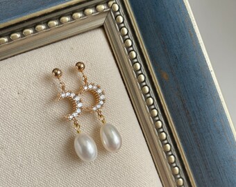 Tear Drop Moon Pearl Earrings,Gold Pearl Earrings,Bridesmaid Gift,Wedding Jewelry,Pearl Dangle Earring