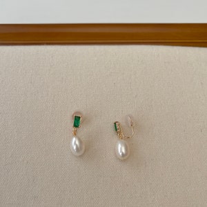 Clip On Earrings Dangle,Green Pearl Earrings,Bridal Pearl Earrings,Gold Pearl Earrings,Wedding Jewelry,Gift For Her Clip-on Green