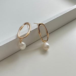 Baroque Pearl Earrings,Genuine Freshwater Pearls,Clip on Earrings,Irregular Hoop Earrings,Statement Earrings,Minimalist Jewelry