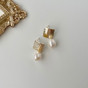 Baroque Pearl Drop Earrings,Wedding Earrings,Dangle Earrings,Minimalist Jewelry,Gold Pearl Earrings,Bridesmaid Gift image 1