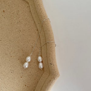 Pendientes de perla ensartada, rellenos de oro de 14 quilates, delicados pendientes de cadena de plata, pendientes de perla para mujer, regalos de boda.