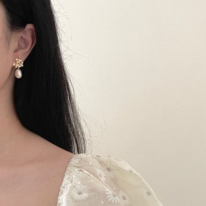 Flower and Pearl Drop Earrings,Gold Pearl Earrings,Real Freshwater Pearl Earrings,Baroque Pearl Earrings,Bridesmaid Gift image 4