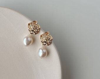 Rose and Pearl Drop Earrings,Pearl Flower Earrings,Pearl Earrings Dangle,Gold Pearl Earrings,Baroque Pearl Earrings,Bridesmaid Gift