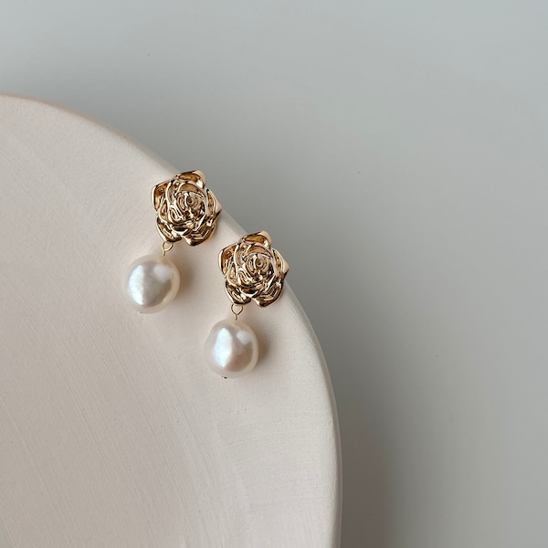 Rose and Pearl Drop Earrings,Pearl Flower Earrings,Pearl Earrings Dangle,Gold Pearl Earrings,Baroque Pearl Earrings,Bridesmaid Gift